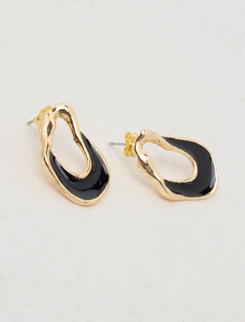 Black Geometric Figured Asymmetrical Earrings