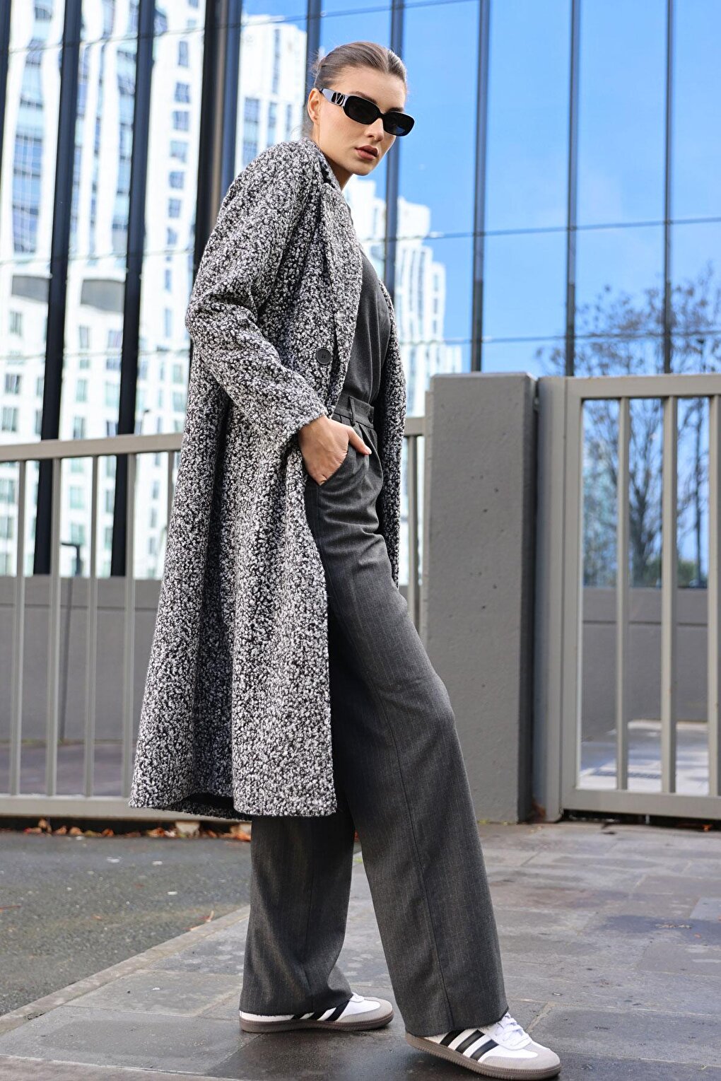 9127 Oversize Long Boucle Coat - Black