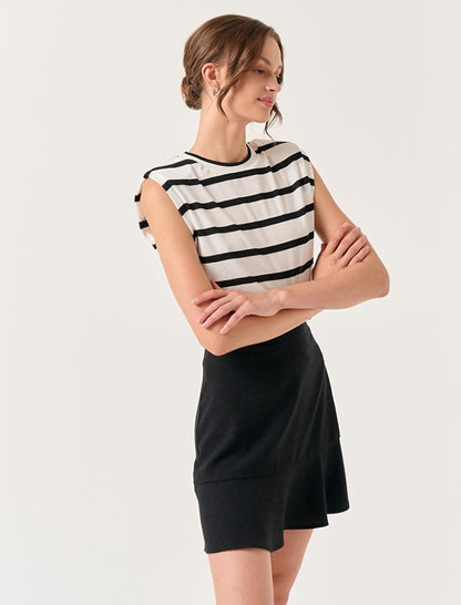 Black Slim Fit Woven Mini Linen Skirt