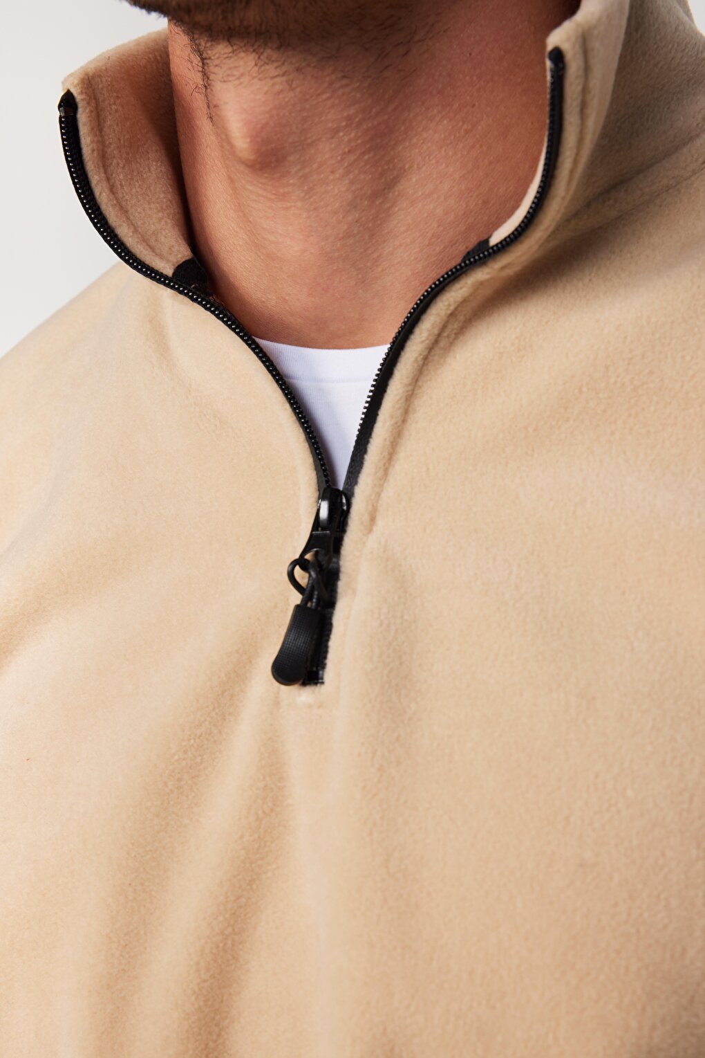 Men's Stand-Up Collar Non-Pilling Cold-Proof Standard Fit Comfortable Cut Beige Fleece Sweatshirt