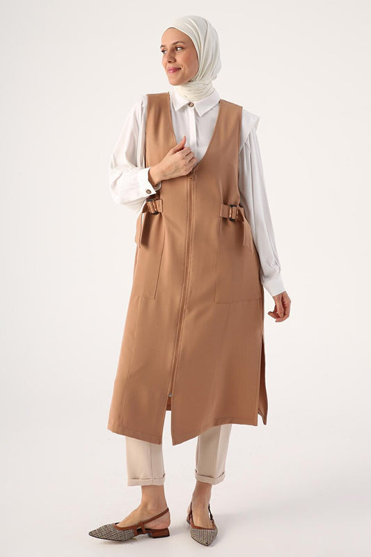 Clay Side Buckle Zippered V-Neck Vest