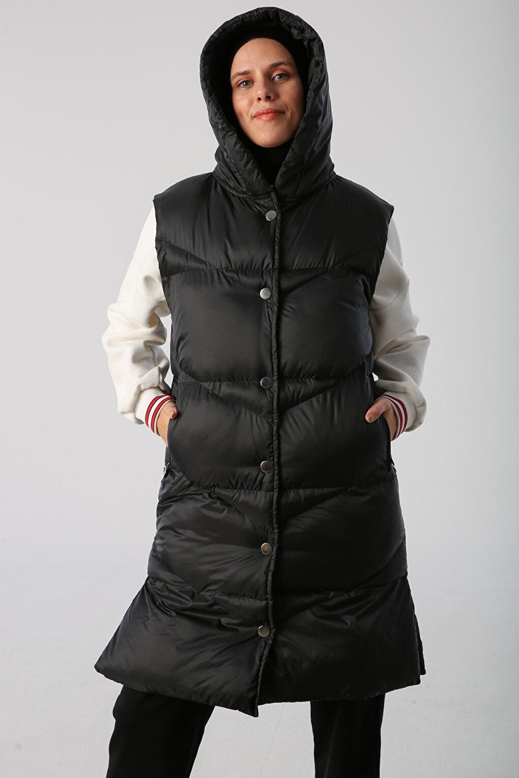 Black Geometric Stitched Puffer Vest