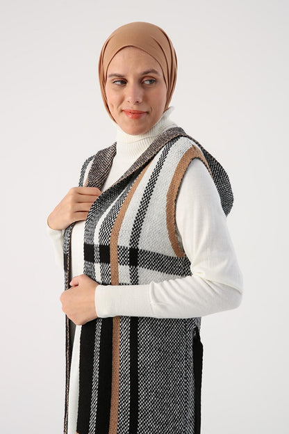 Soil Large Plaid Patterned Belted Knitwear Vest