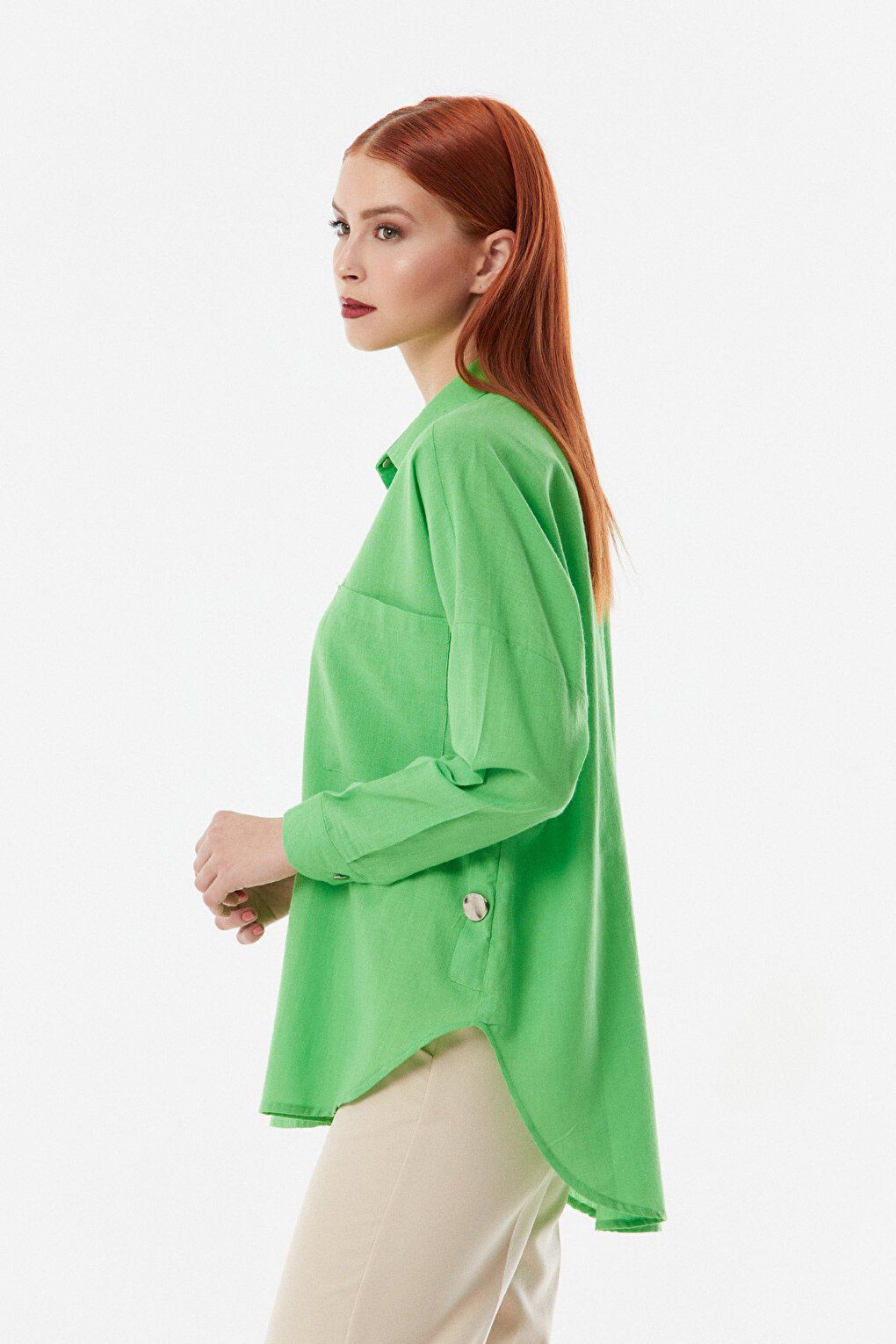 Casual Linen Shirt with Double Pockets and Button Detail