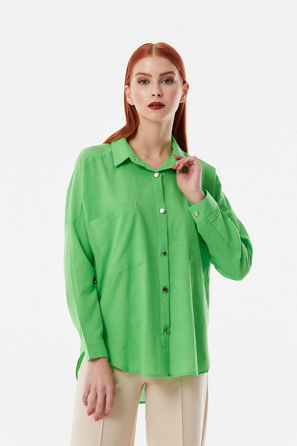 Casual Linen Shirt with Double Pockets and Button Detail