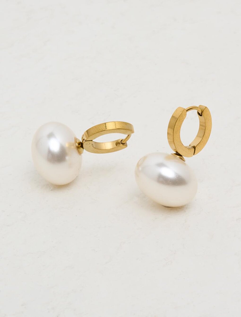 White Stylish Pearl Earring