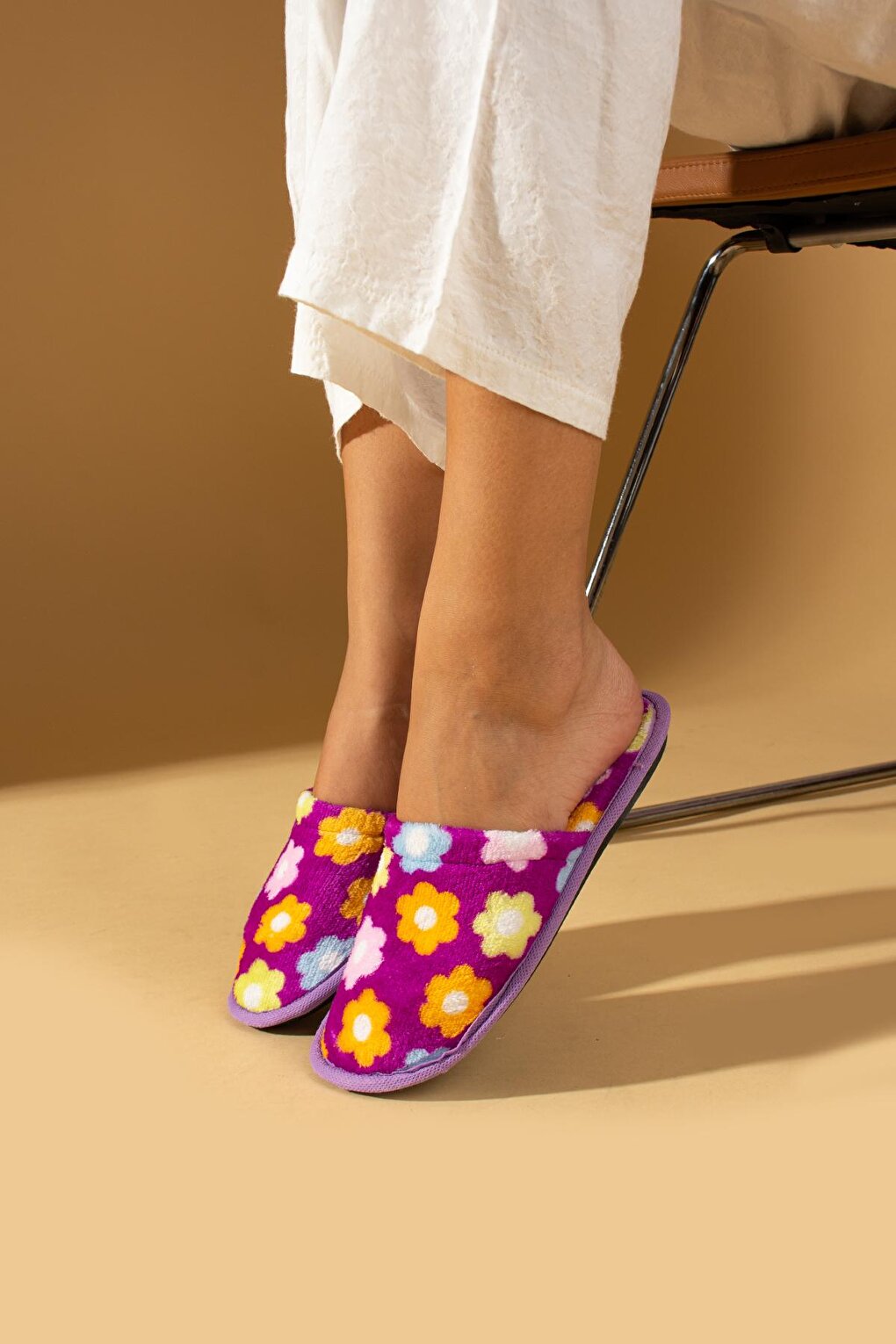 Warm Lining Flower Patterned Comfortable Fit Women's Indoor Slippers BNK355