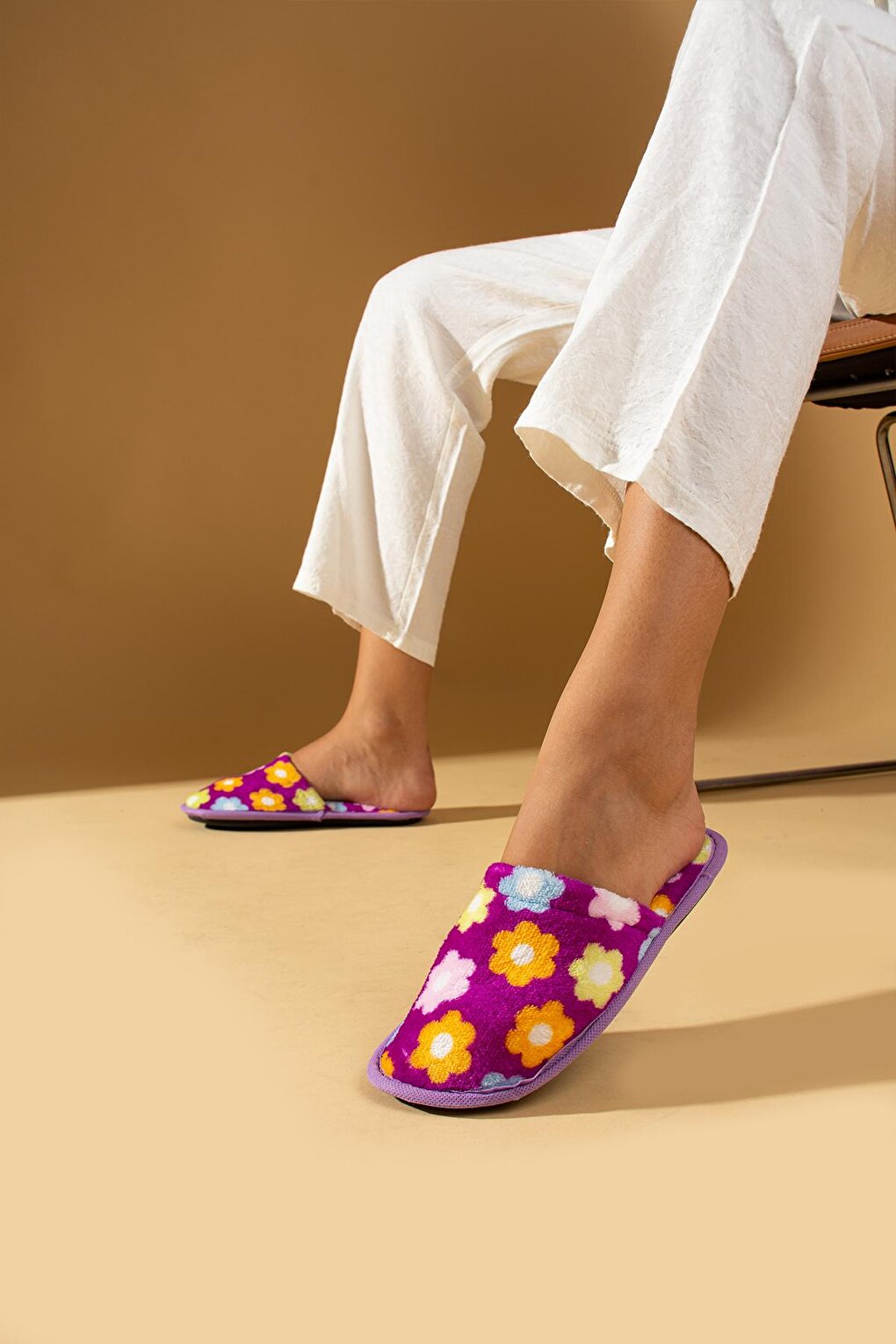 Warm Lining Flower Patterned Comfortable Fit Women's Indoor Slippers BNK355