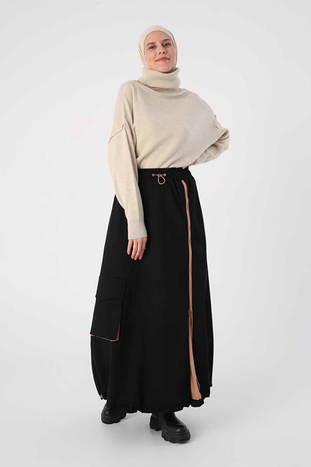 Black Cotton Contrast Woven Garnished Zipper Cargo Skirt