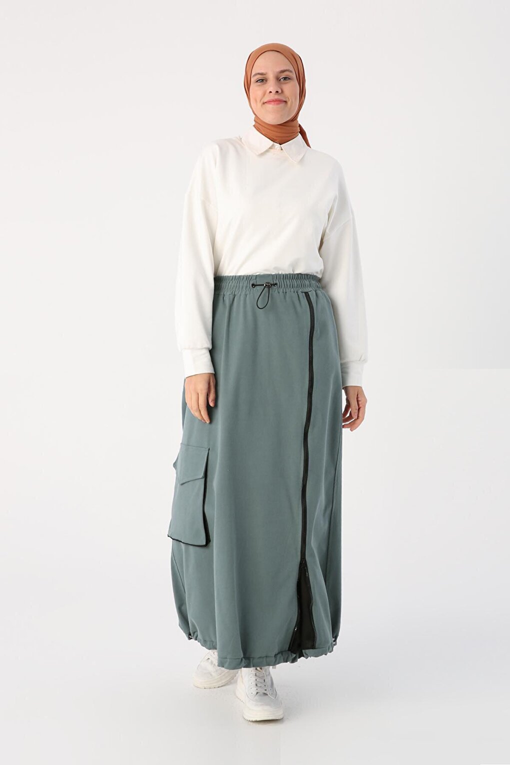 Green Cotton Contrast Woven Garnished Zippered Cargo Skirt