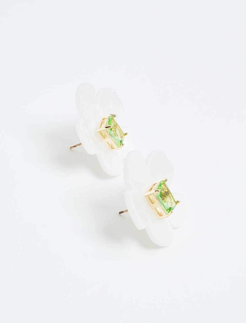 Stylish Earrings with Green Flower Figures and Large Stones