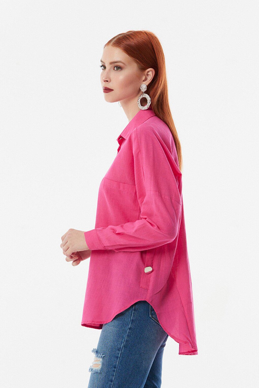 Casual Linen Shirt with Double Pockets and Button Detail