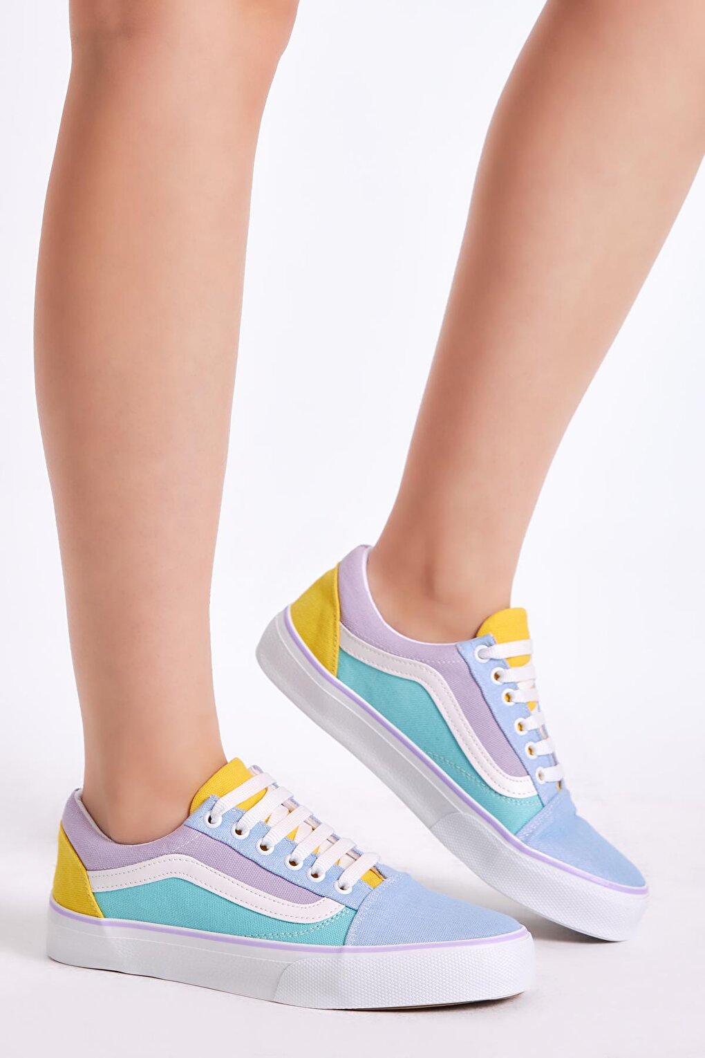 Women's Colorful Comfortable Fit Lace-up Sneaker