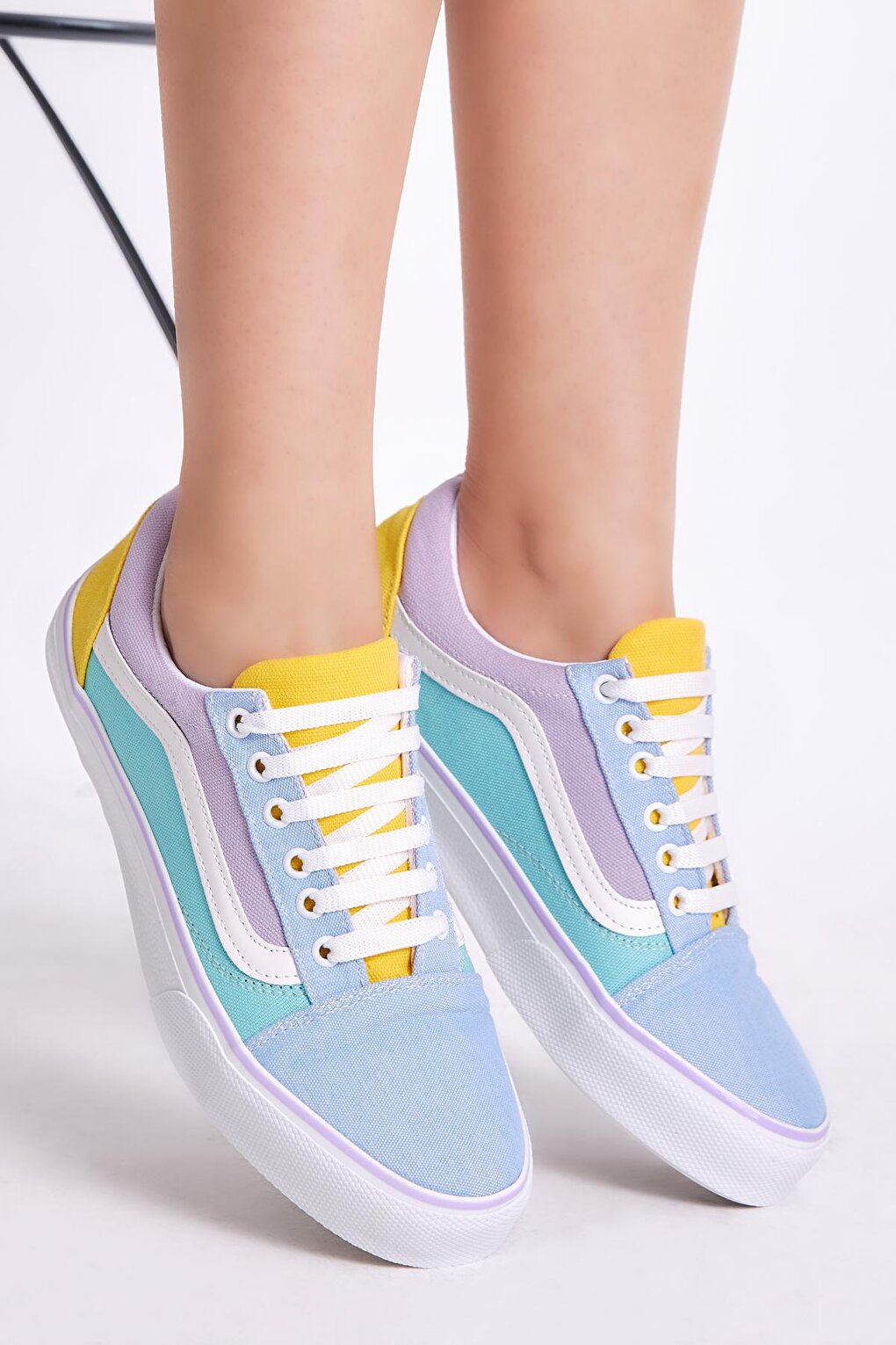 Women's Colorful Comfortable Fit Lace-up Sneaker