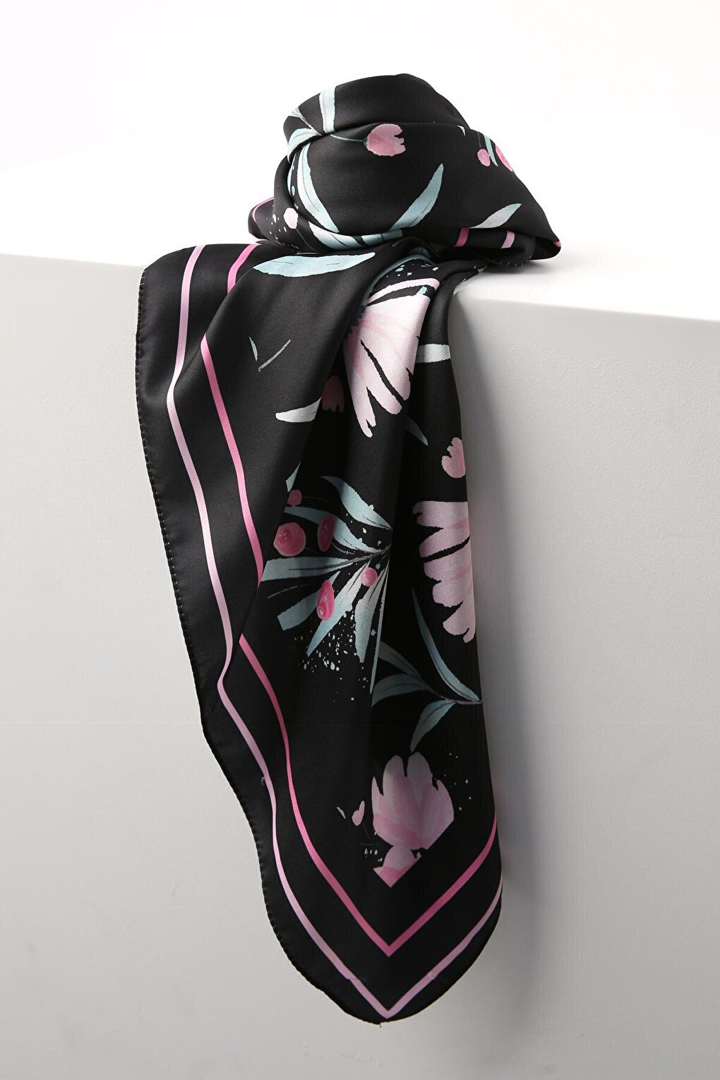 Black-Pink Patterned Twill Rose Scarf