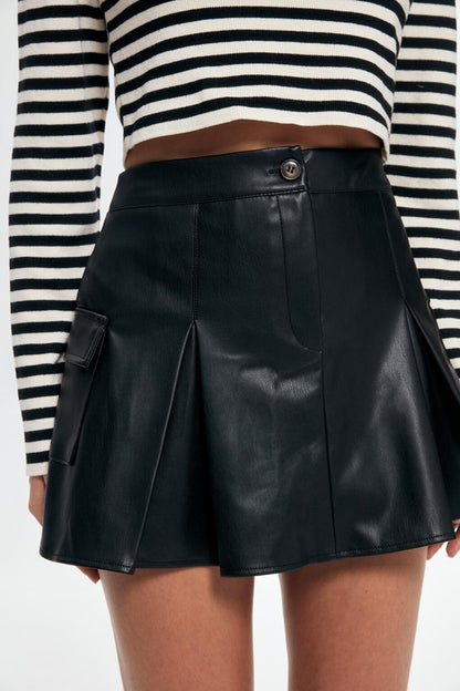 Pleat Detailed Pocket Mini Leather Skirt Black