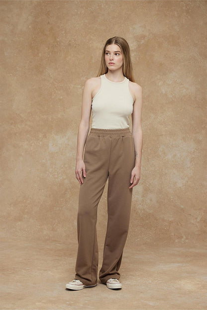 Straight Cut Comfortable Trousers Brown