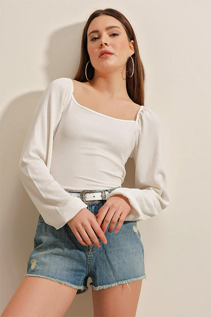 0465 Balloon Sleeve Knitted Blouse - White