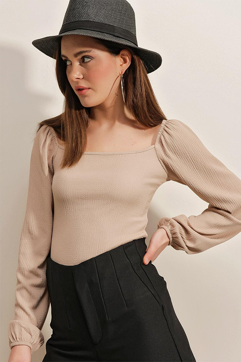 0465 Balloon Sleeve Knitted Blouse - Biscuit