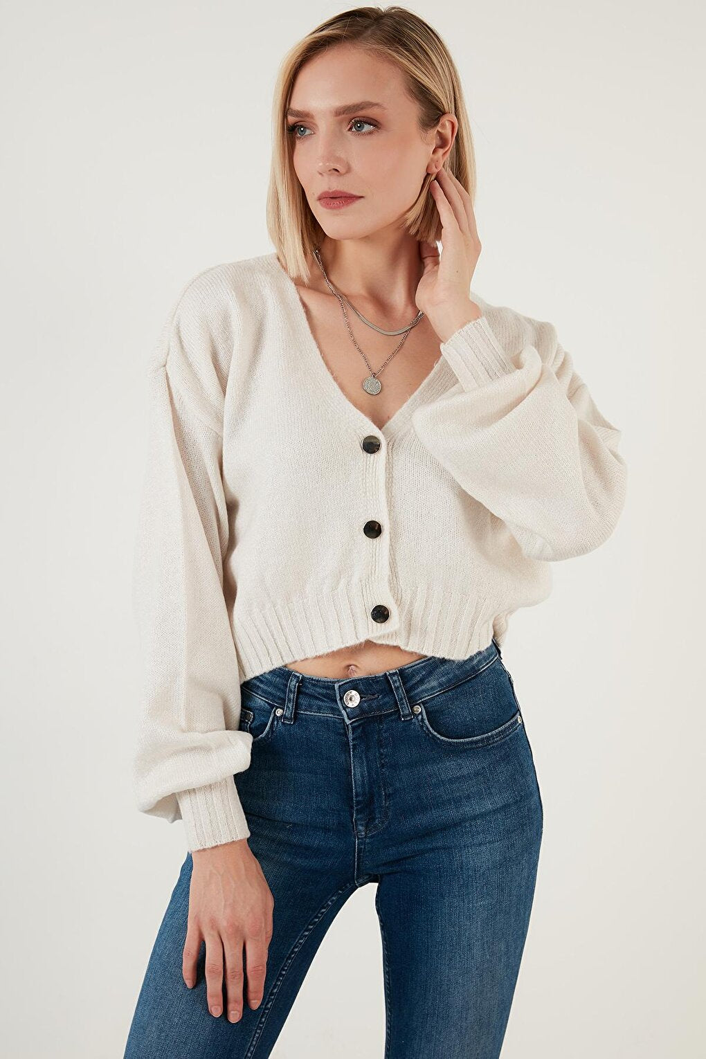 Button Detailed V-Neck Crop Knitwear Cardigan 6071431