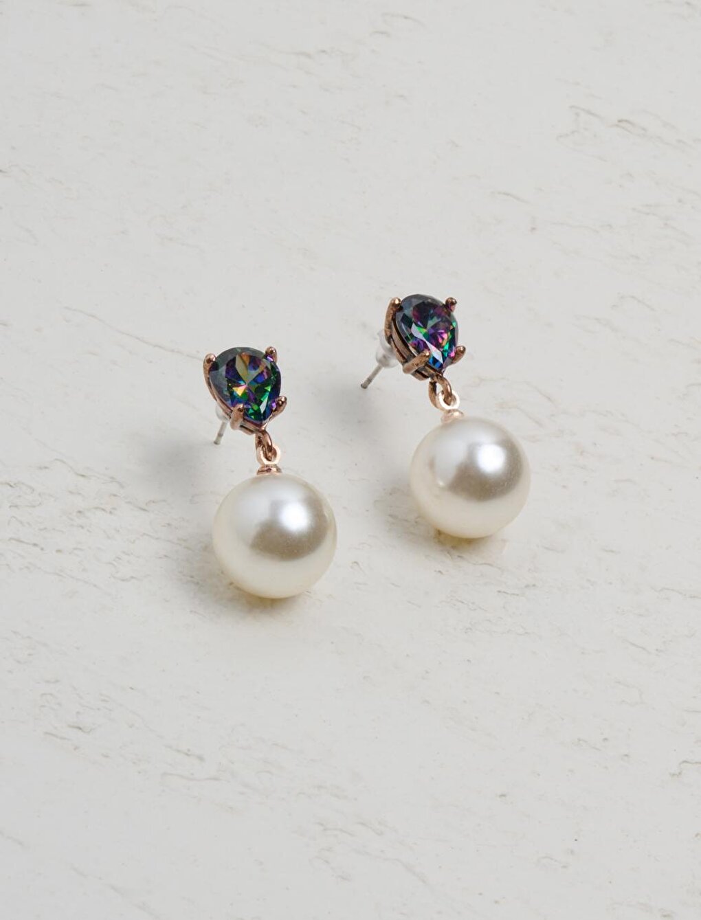 White Elegant Pearl Earrings