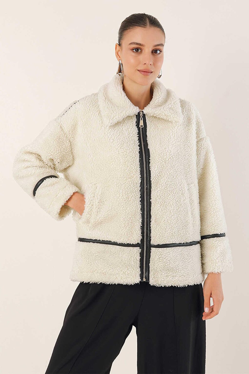 Women's Ecru Zippered Collar Plush Coat