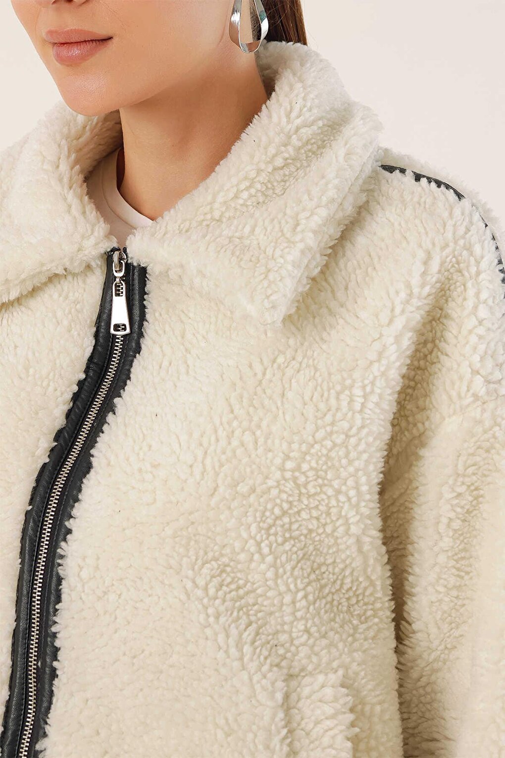 Women's Ecru Zippered Collar Plush Coat