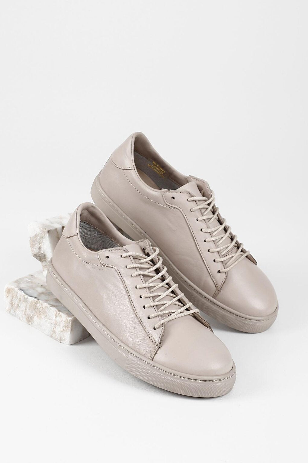 Genuine Leather Round Toe Lace-up Women's Sneaker 24237