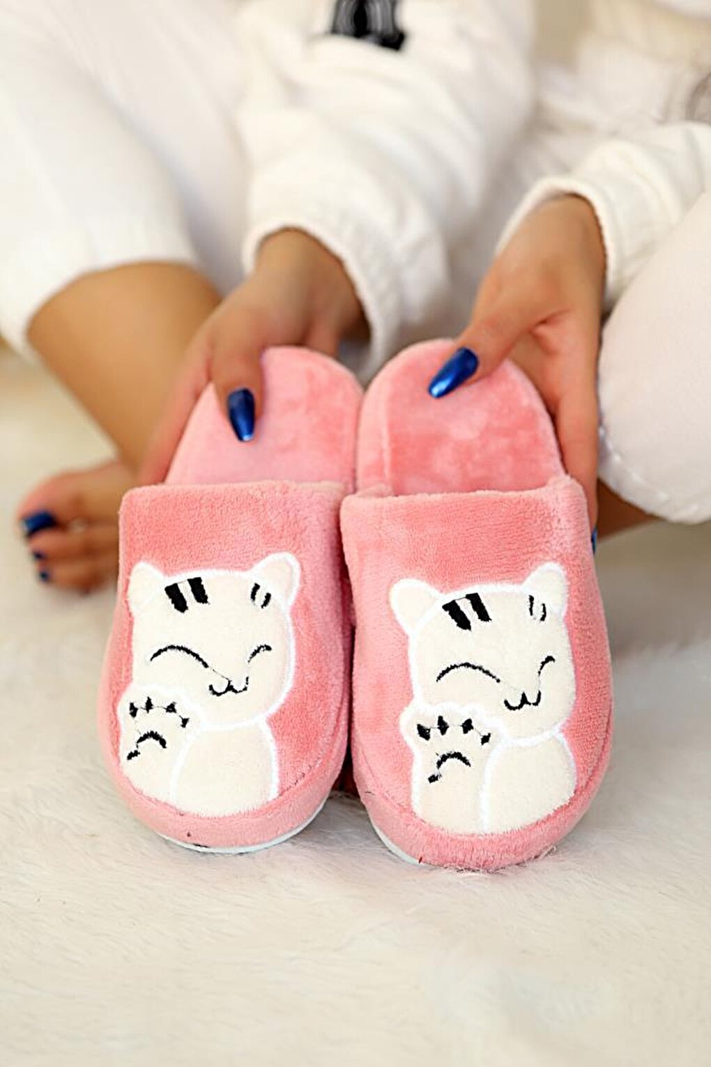 Smiling Cat Thermal Sole Closed Front Women's House Slippers 001-1967-21