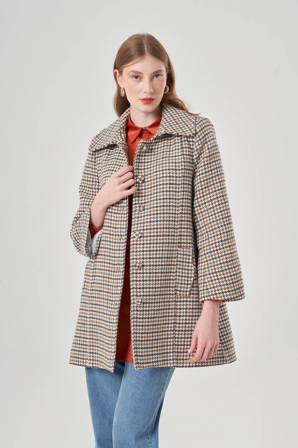 Houndstooth Patterned Tan Short Coat