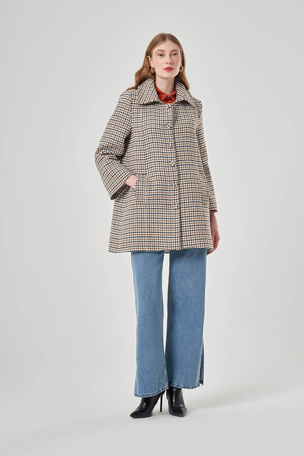 Houndstooth Patterned Tan Short Coat