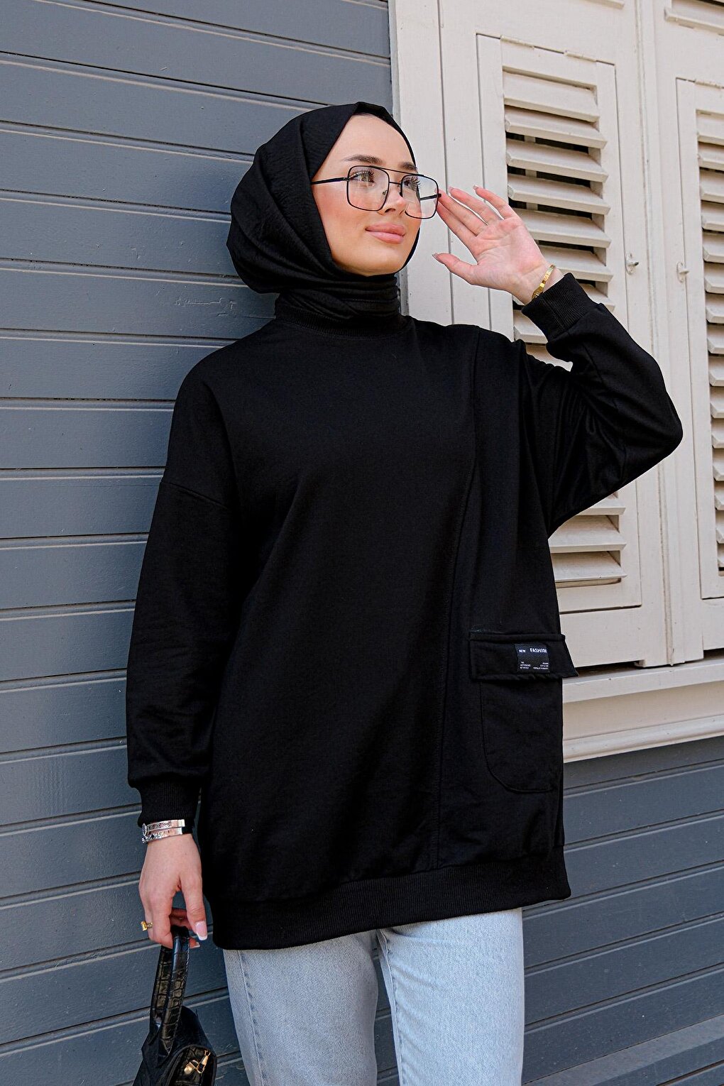 Two Thread Pockets Crest Tunic Black