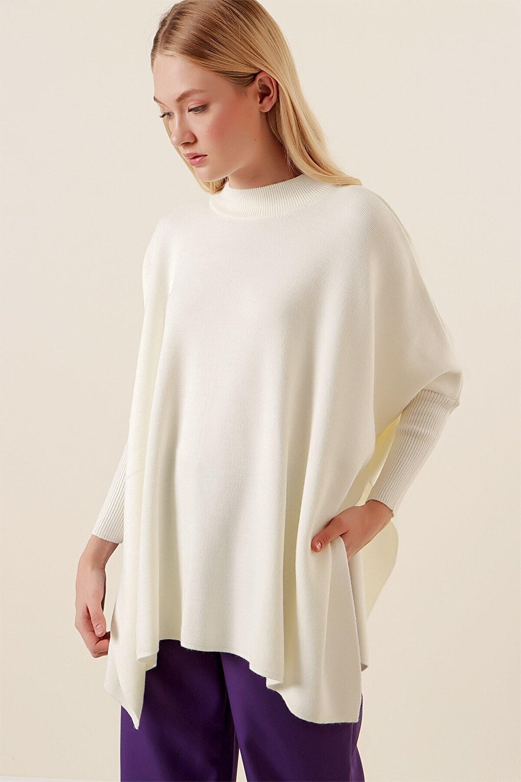 Women's White Oversize Slit Poncho Knitwear Sweater HZL23W-BD1100761