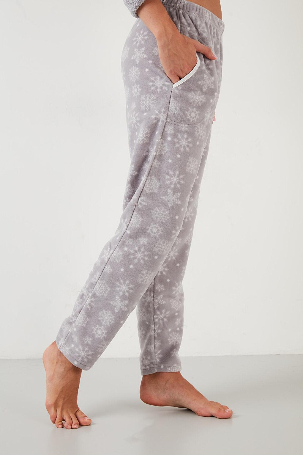 Snowflake Patterned Plush Pajama Set with Elastic Waistband and Hair Band 609412013