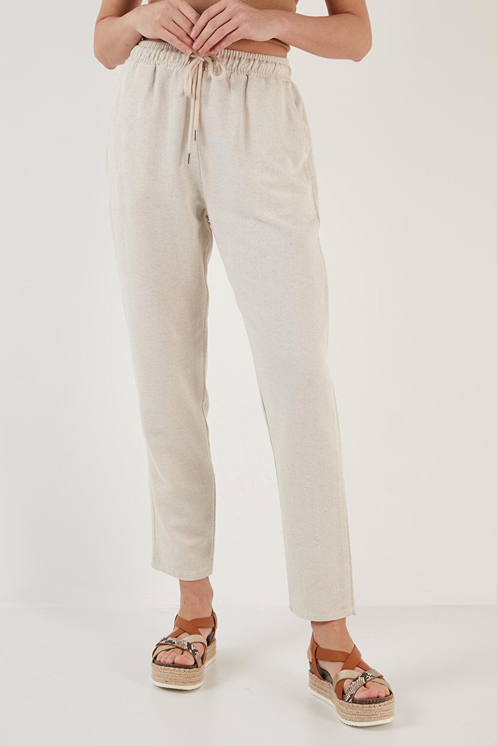 Cotton and Linen Blend High Waist Relaxed Cut Pocket Trousers 5865019