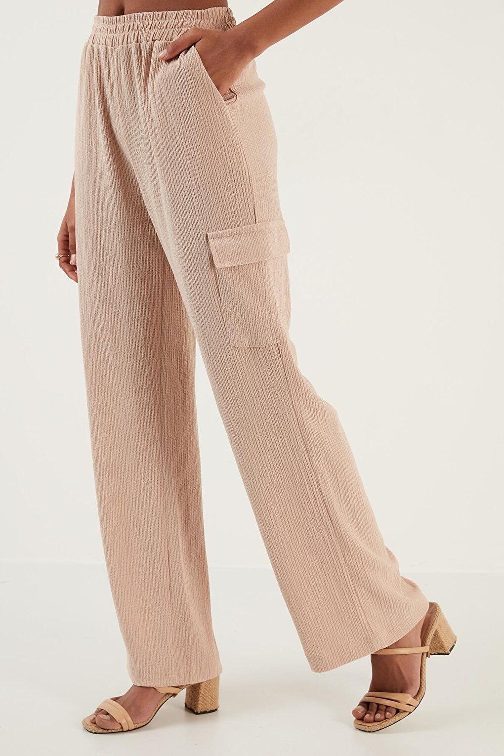 Relaxed Cut Wide Leg Pocket Flexible Crinkle Trousers 6236379