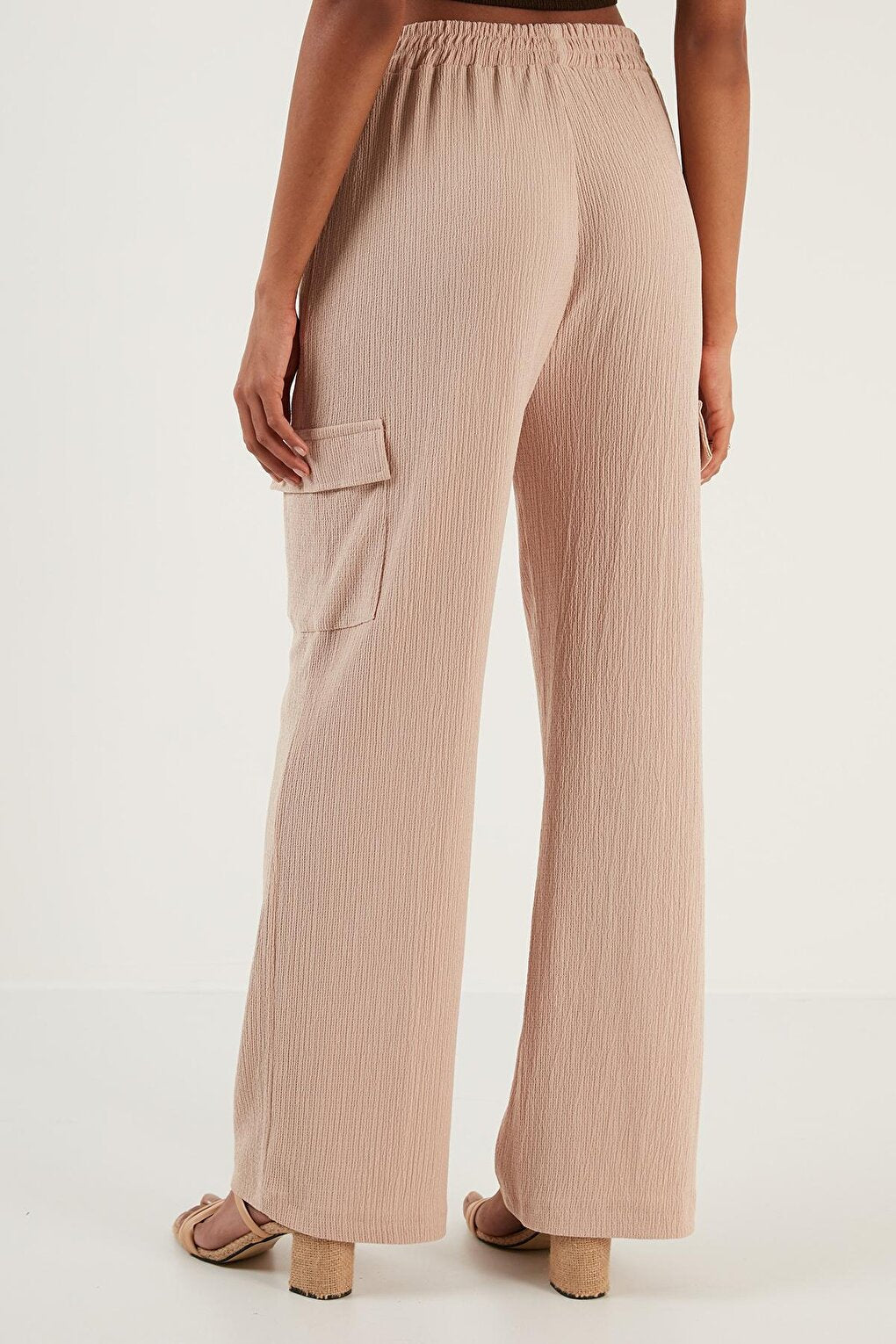 Relaxed Cut Wide Leg Pocket Flexible Crinkle Trousers 6236379