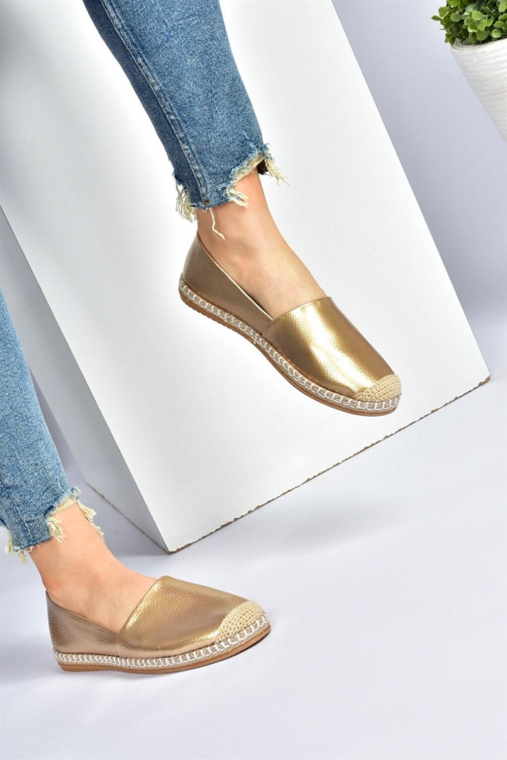 D280250008 Gold Casual Women's Shoes