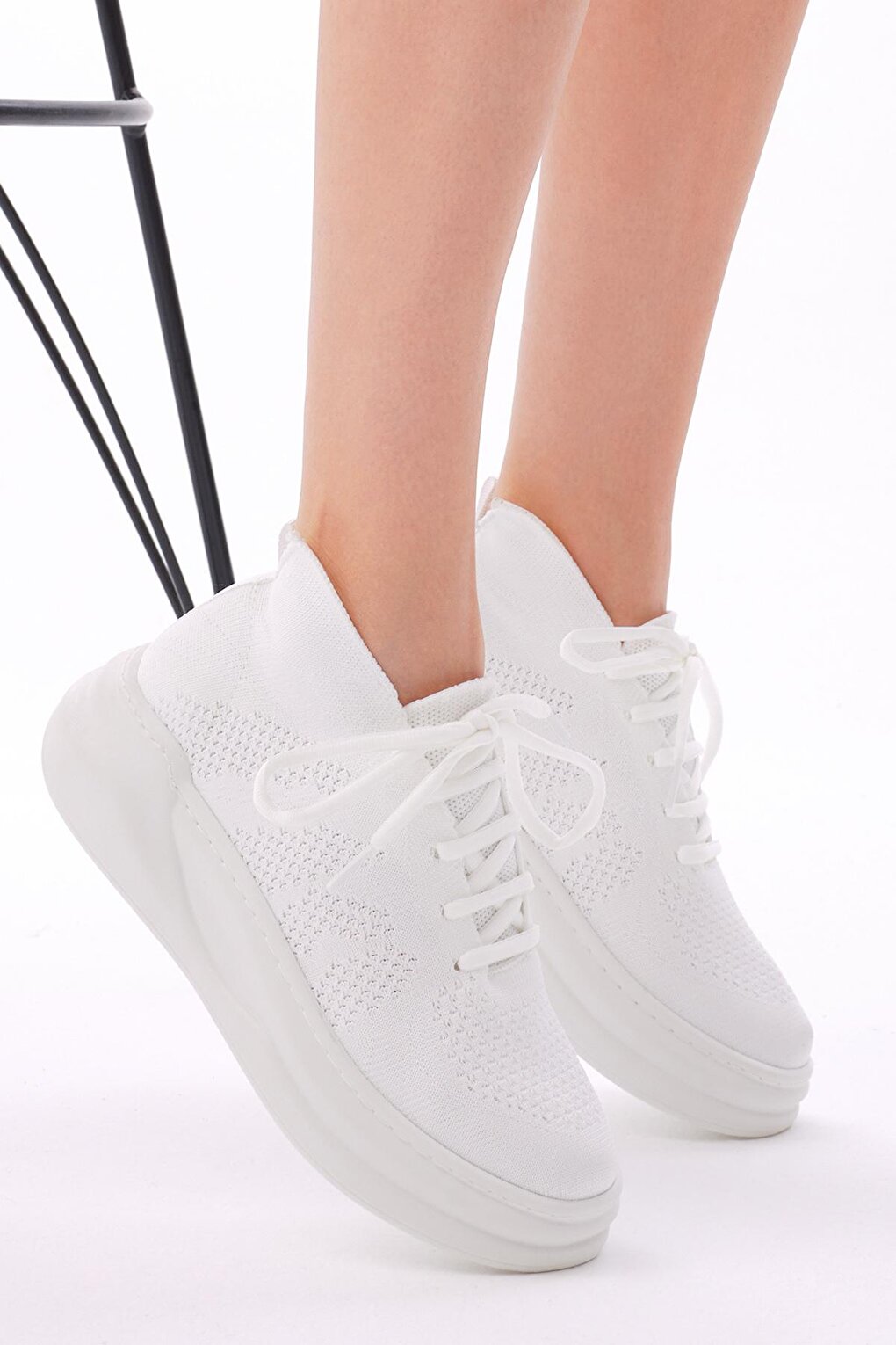 Women's White Comfortable Fit Lace-up Sneaker