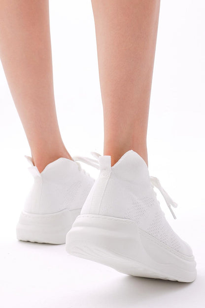 Women's White Comfortable Fit Lace-up Sneaker