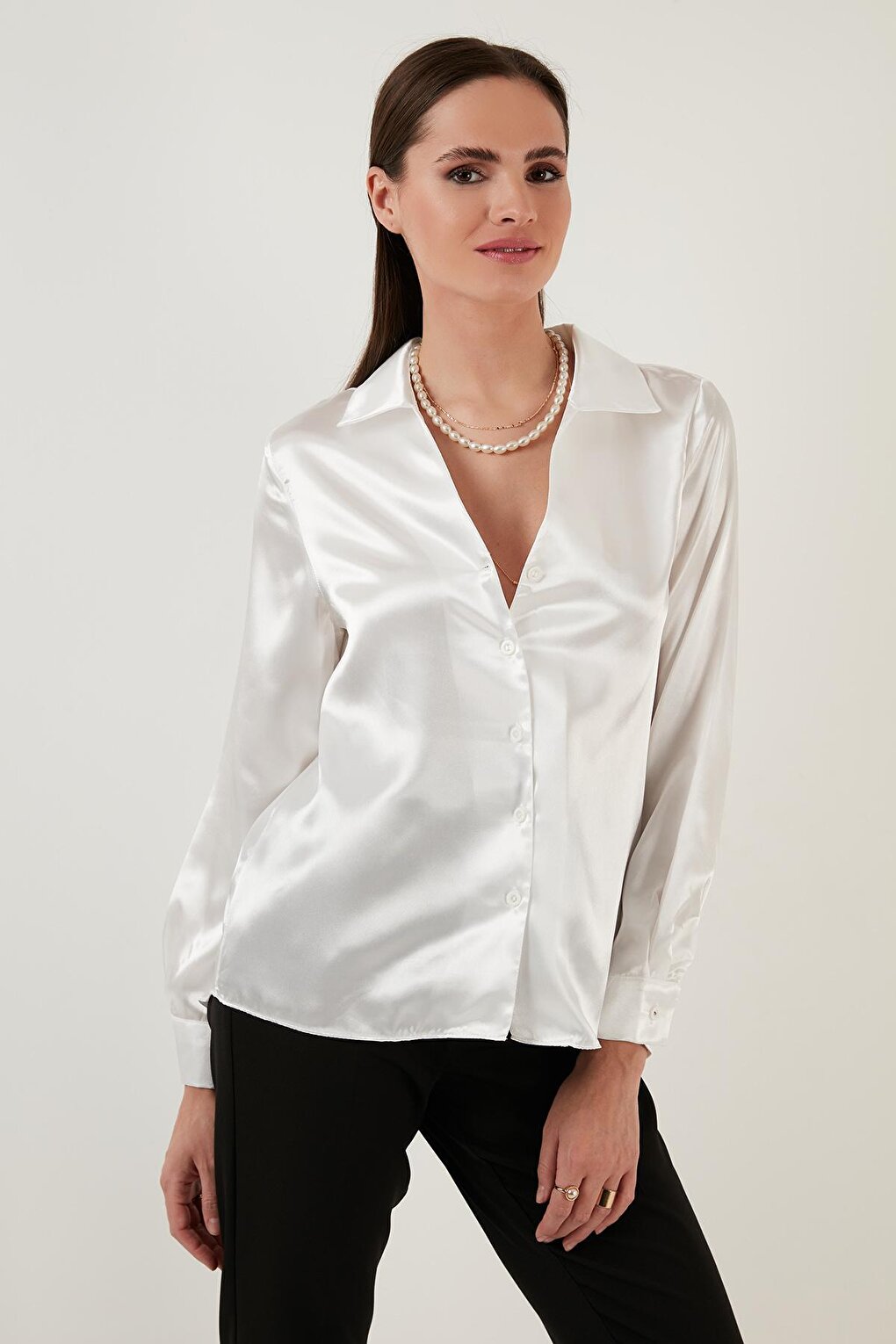 Long Sleeve V-Neck Satin Shirt 611GO0160