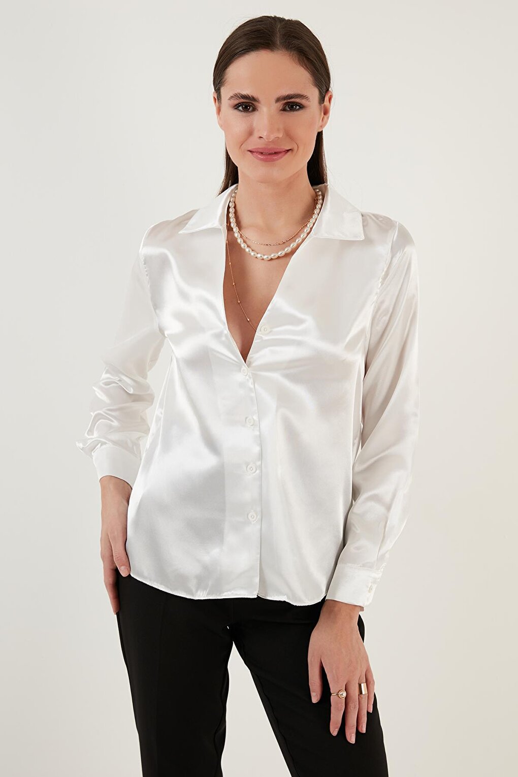 Long Sleeve V-Neck Satin Shirt 611GO0160