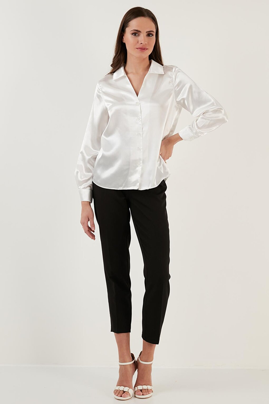 Long Sleeve V-Neck Satin Shirt 611GO0160