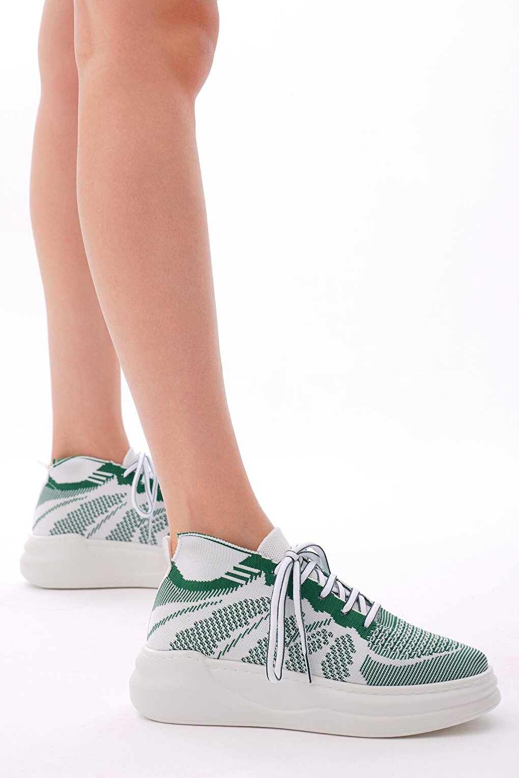 Women's Green Comfortable Fit Lace-up Sneaker