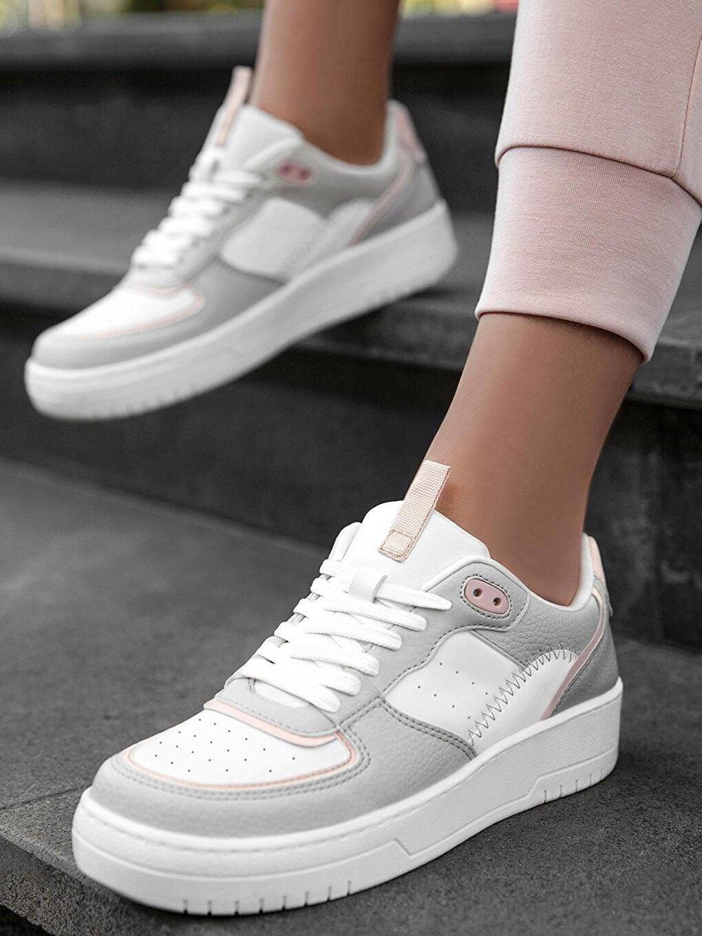 DS Alley Sneaker 2023 Women