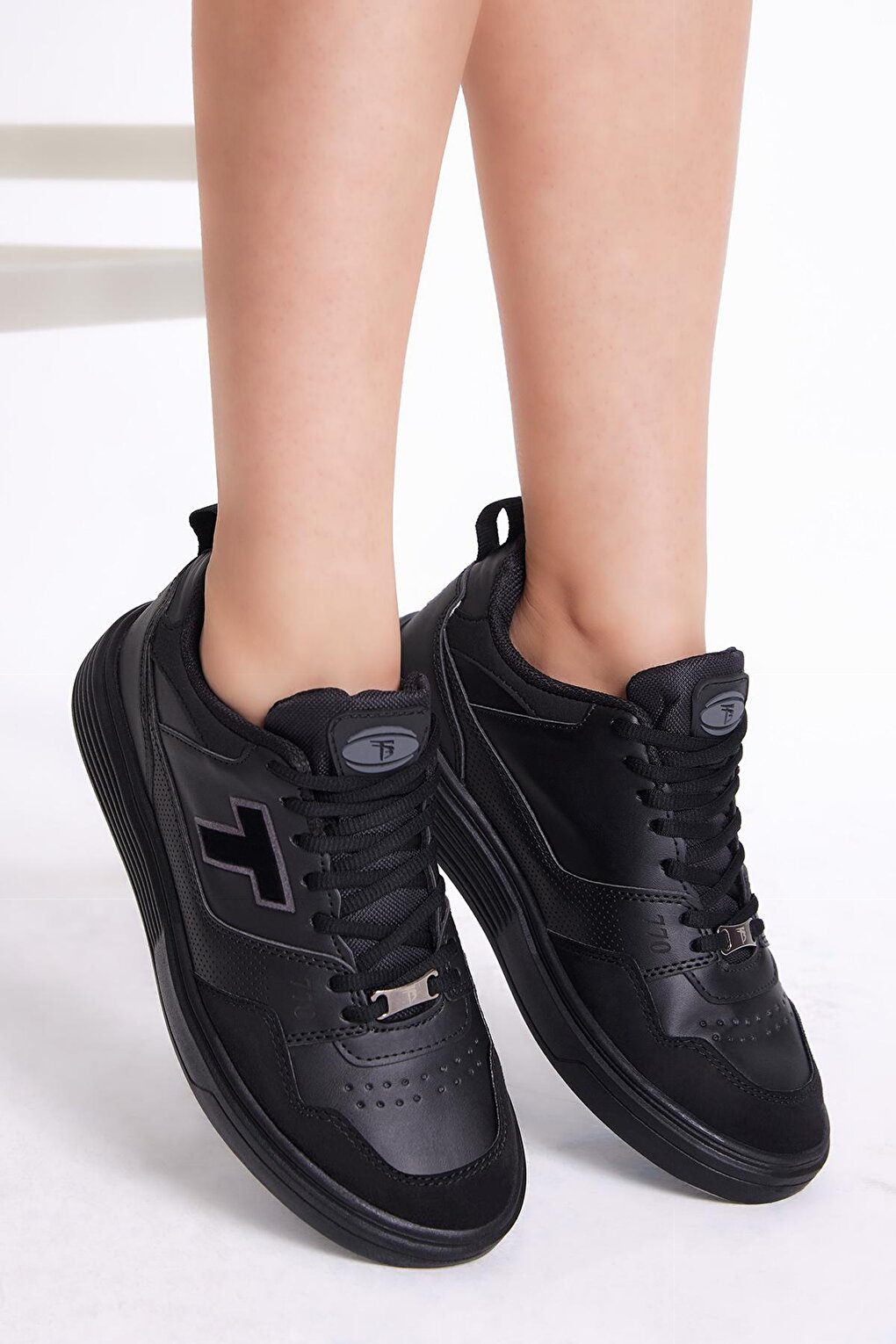 Unisex Black Smoked Comfortable Mold Poly Sole Lace-up Sneaker