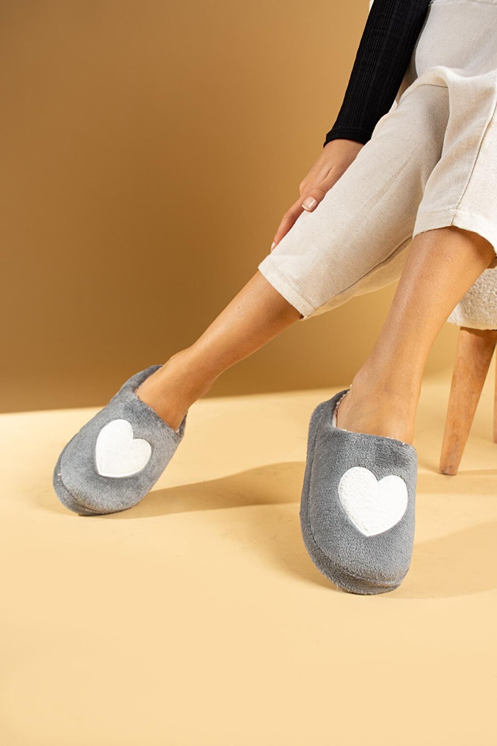 Heart Patterned Closed Front Fleece Comfortable Fit Women's House Slippers CK-390-23