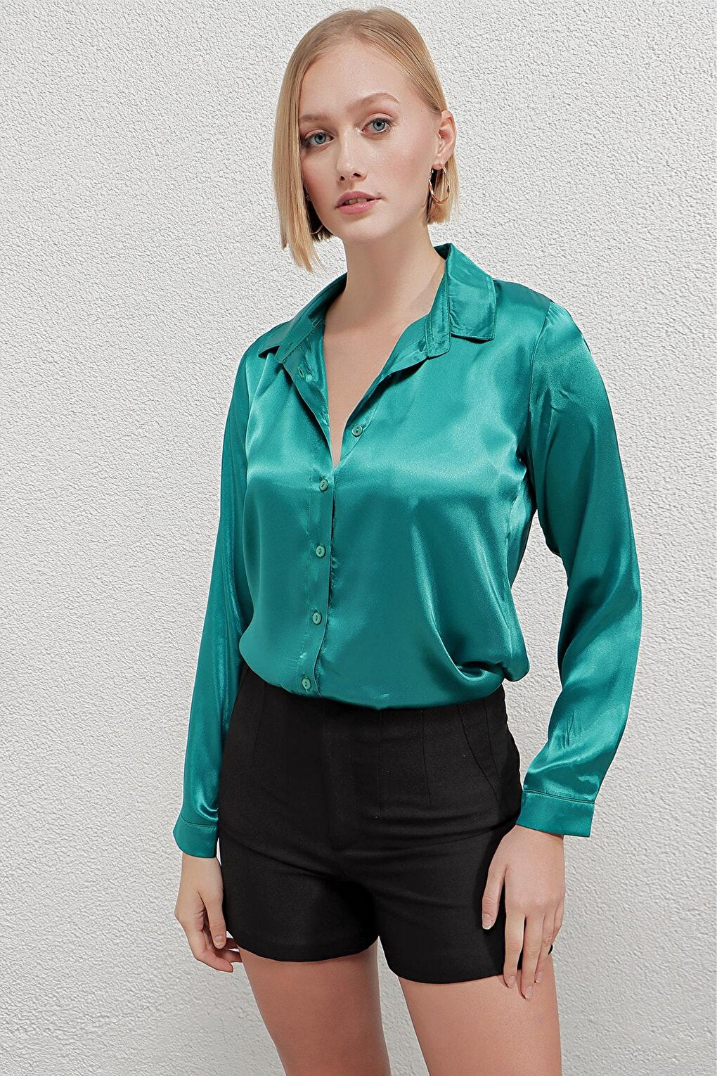 Women's Green Lightly Draped Satin Surface Shirt Hzl22w-bd139641