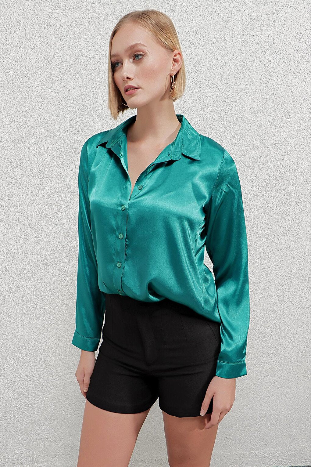 Women's Green Lightly Draped Satin Surface Shirt Hzl22w-bd139641