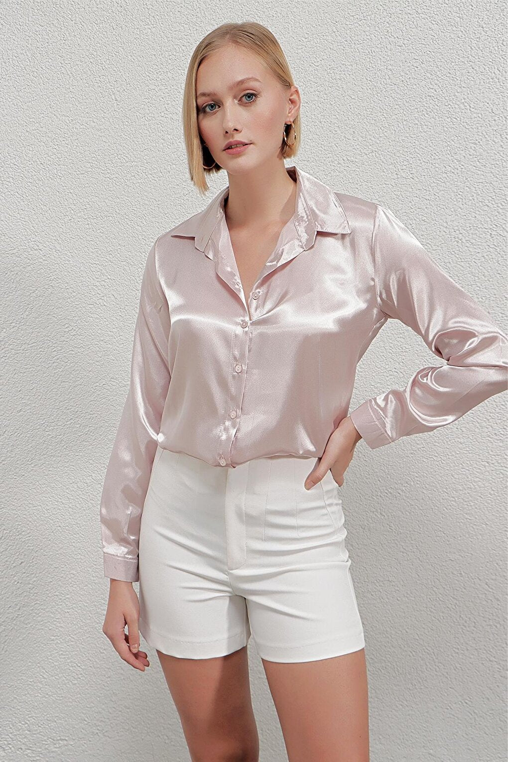 Women's Cream Lightly Draped Satin Surface Shirt Hzl22w-bd139641